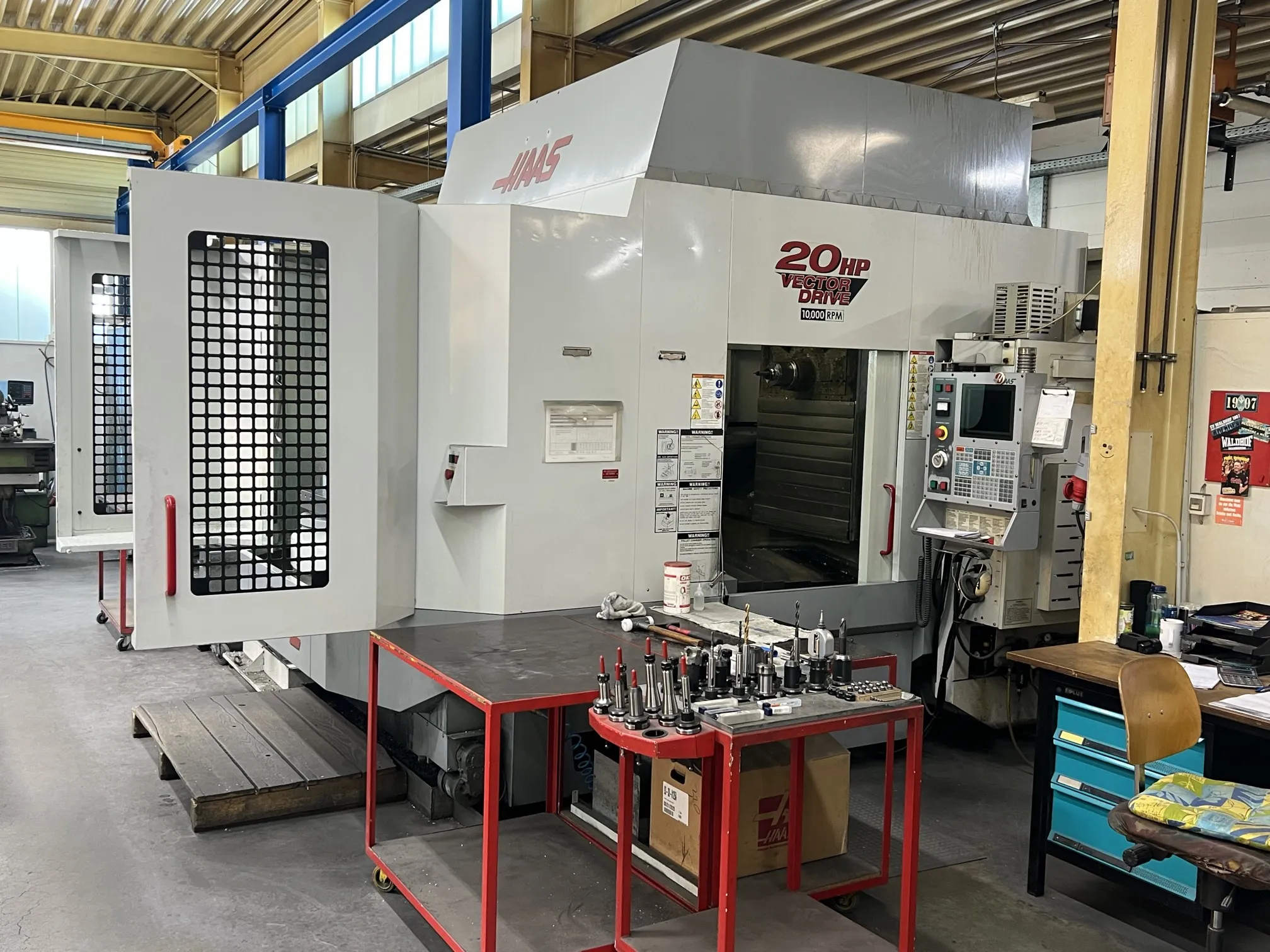 Haas Bearbeitungszentrum mit 20 HP Vector Drive in der Gussfertigung