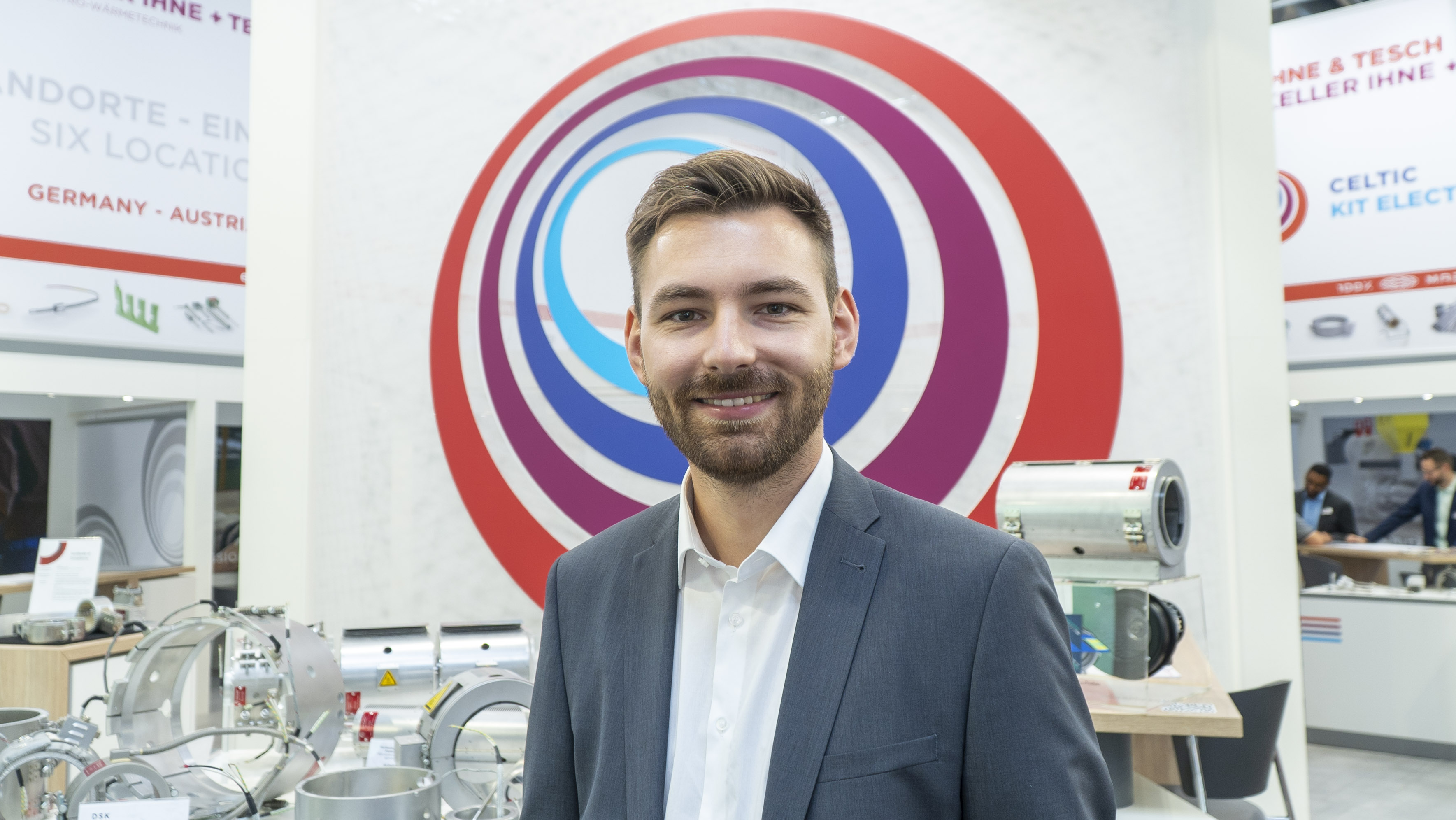 Michael Hackl am Messestand von Keller, Ihne und Tesch